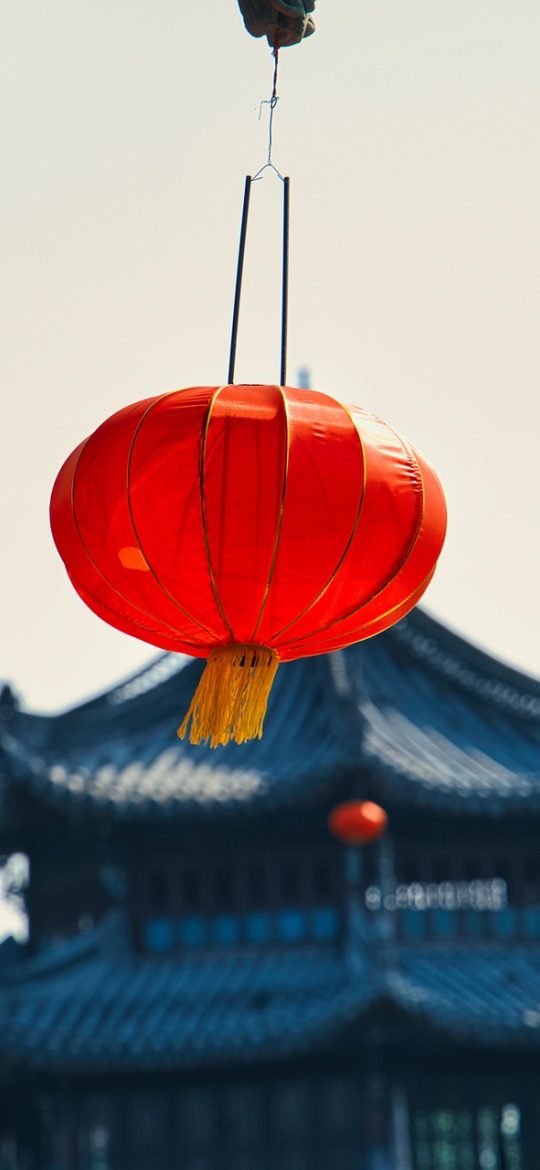 手机竖屏截图，资源目录列表页，每张卡片左侧是格式标签，右侧小字标注最近验证日期，卡片带细渐变描边与内发光